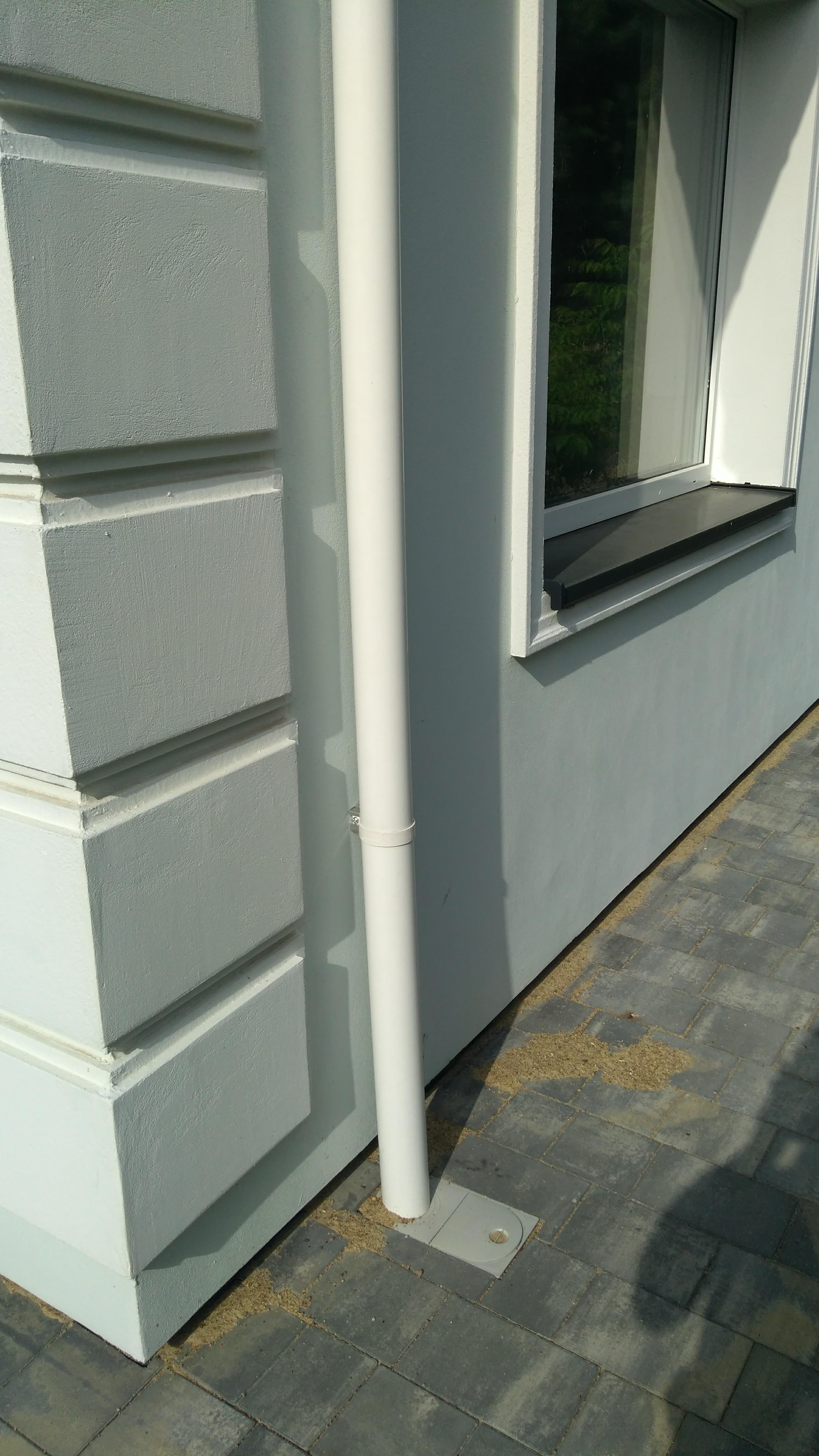 Sprzedam mini przychodnię lekarską 3 gabinety, 2 niezależne wejścia. Stan deweloperski. Działka 4000 m2, dodatkowo pozwolenie na budowę domu mieszkalnego. Powiat legionowski.