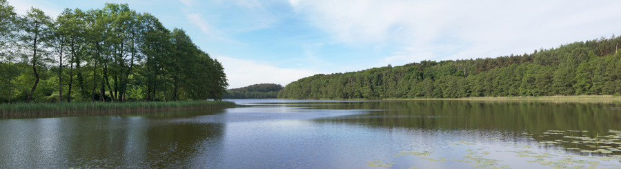 Pensjonat " TRAPER" nad jeziorem Kołczewo . Wyspa WOLIN