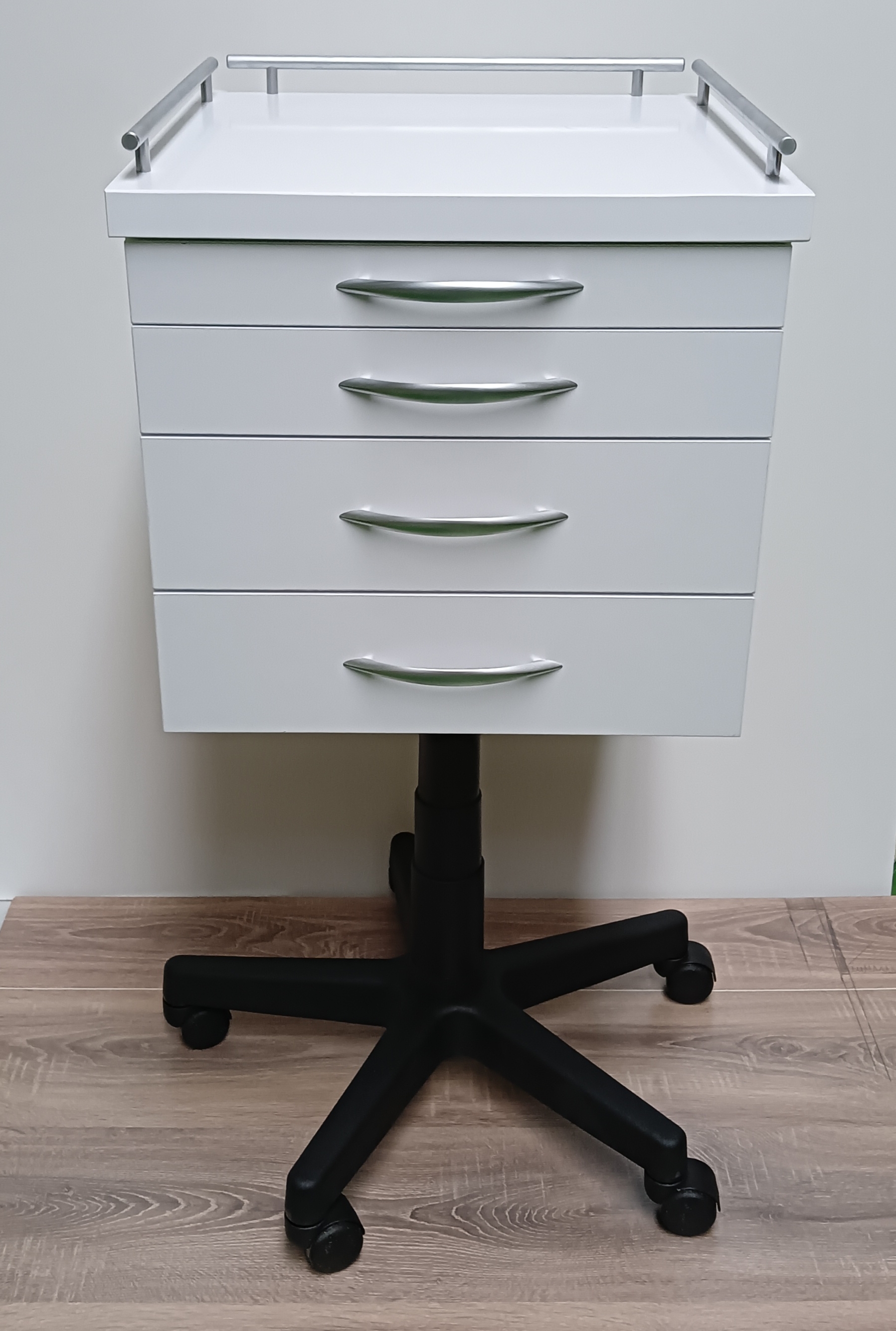 Sprzedam asystor stomatologiczny