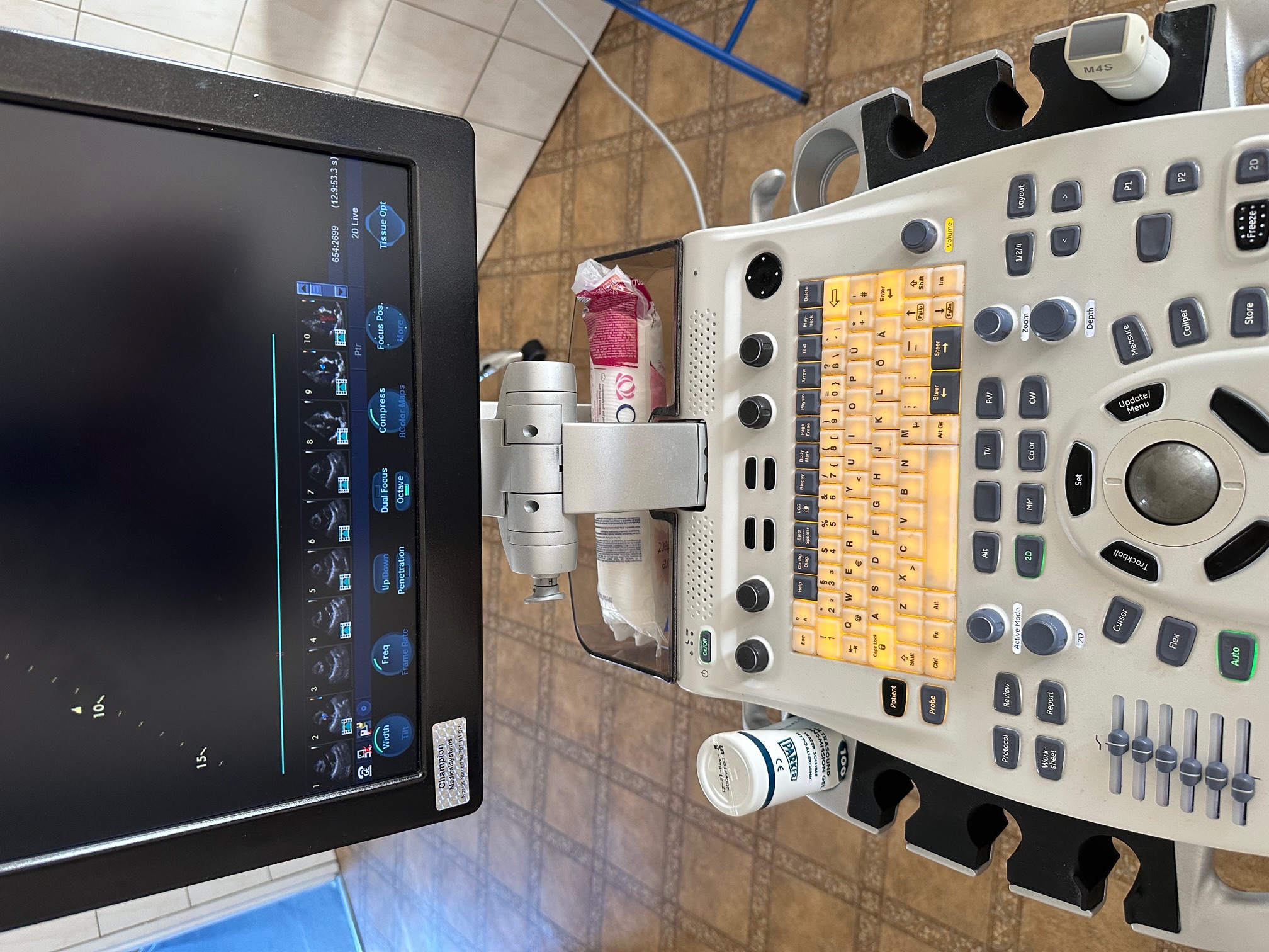 Ultrasonograf Vivid S6 2014r z głowicą M4S RS z 2023 r